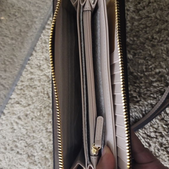 MICHAEL KORSLogo Stripe Continental Wristlet